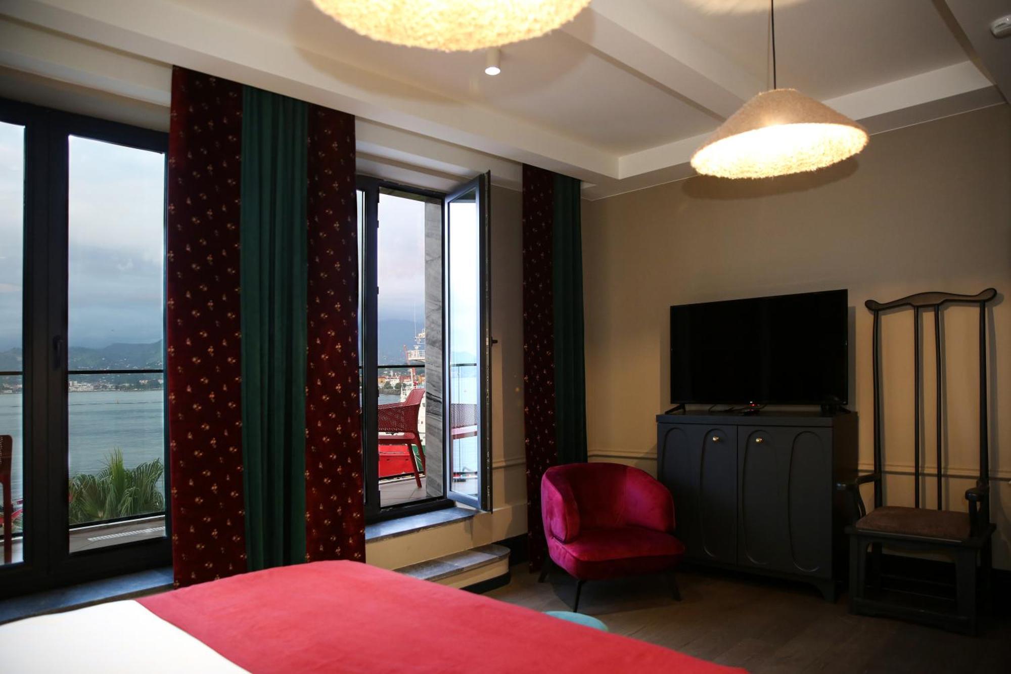 Hotel Retro Батуми Екстериор снимка